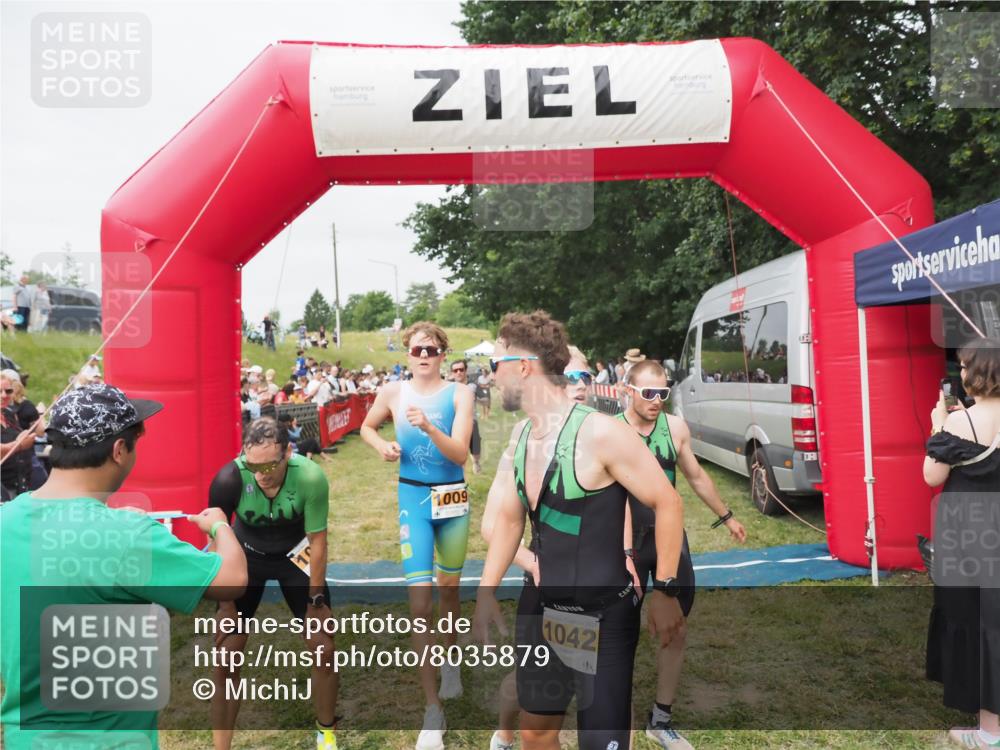 21.06.2025 - 27. Vierlanden-Triathlon MichiJ http://msf.ph/oto/8035879 15.06.2026 13:02:20 Ziel 755, 1009, 1039, 1041, 1042, 1043 meine-sportfotos.de