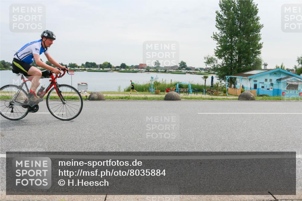 15.06.2025 - 27. Vierlanden-Triathlon H.Heesch http://msf.ph/oto/8035884 15.06.2025 10:46:59 Radfahren 315, 325, 455 meine-sportfotos.de