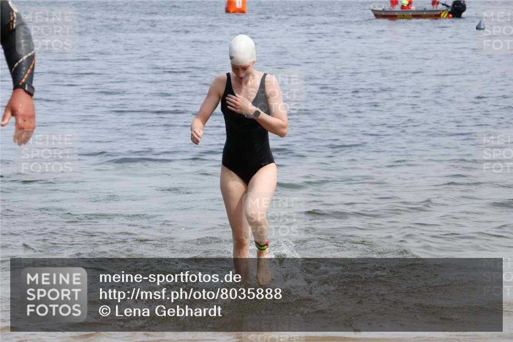 21.06.2025 - 27. Vierlanden-Triathlon Lena Gebhardt http://msf.ph/oto/8035888 15.06.2025 11:27:03 Schwimmen 886, 961 meine-sportfotos.de