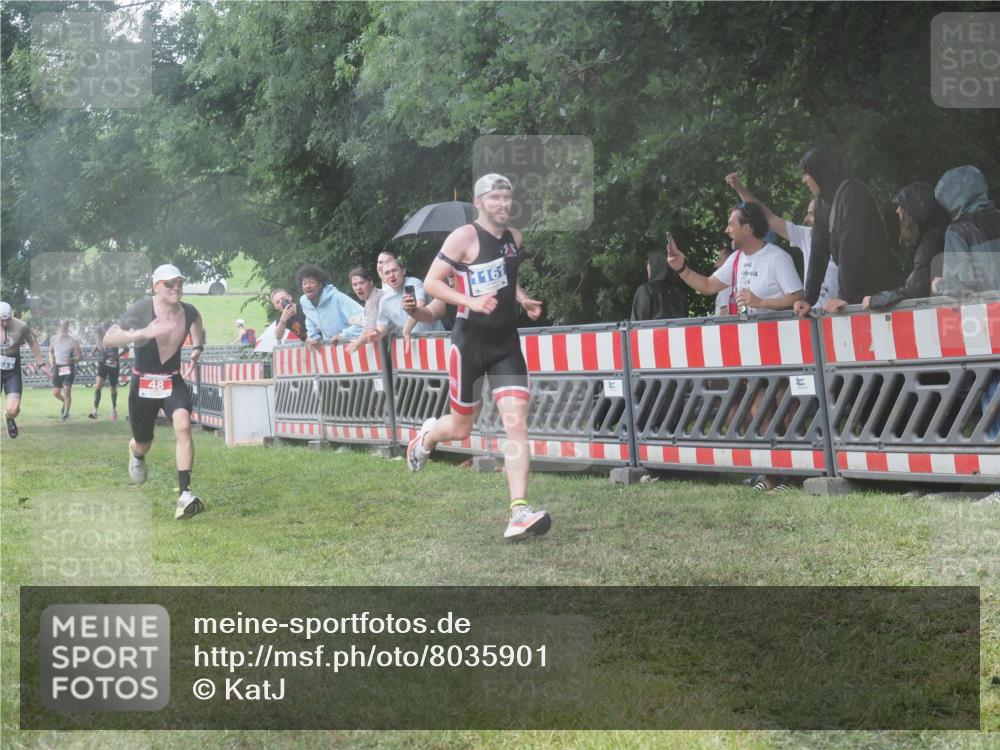 21.06.2025 - 27. Vierlanden-Triathlon KatJ http://msf.ph/oto/8035901 15.06.2025 13:53:06 Ziel 48, 1128, 1161 meine-sportfotos.de