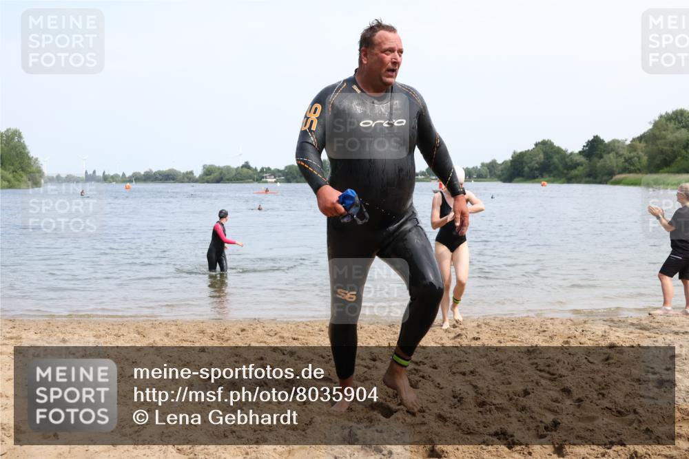 21.06.2025 - 27. Vierlanden-Triathlon Lena Gebhardt http://msf.ph/oto/8035904 15.06.2025 11:27:06 Schwimmen 886, 961 meine-sportfotos.de