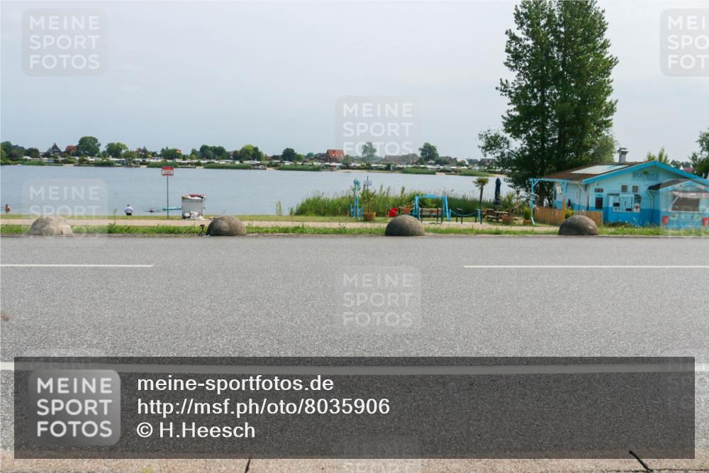 21.06.2025 - 27. Vierlanden-Triathlon H.Heesch http://msf.ph/oto/8035906 15.06.2025 11:44:49 Radfahren 868 meine-sportfotos.de