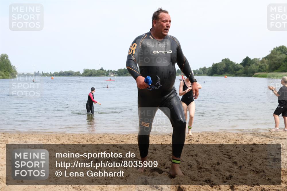 21.06.2025 - 27. Vierlanden-Triathlon Lena Gebhardt http://msf.ph/oto/8035909 15.06.2025 11:27:06 Schwimmen 886, 961 meine-sportfotos.de