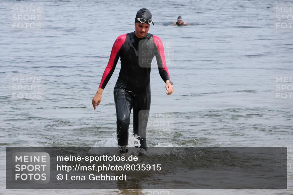 21.06.2025 - 27. Vierlanden-Triathlon Lena Gebhardt http://msf.ph/oto/8035915 15.06.2025 11:27:07 Schwimmen 884, 886, 961 meine-sportfotos.de