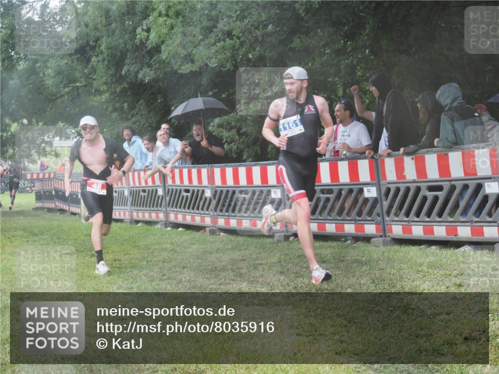 21.06.2025 - 27. Vierlanden-Triathlon KatJ http://msf.ph/oto/8035916 15.06.2025 13:53:06 Ziel 48, 1128, 1161 meine-sportfotos.de