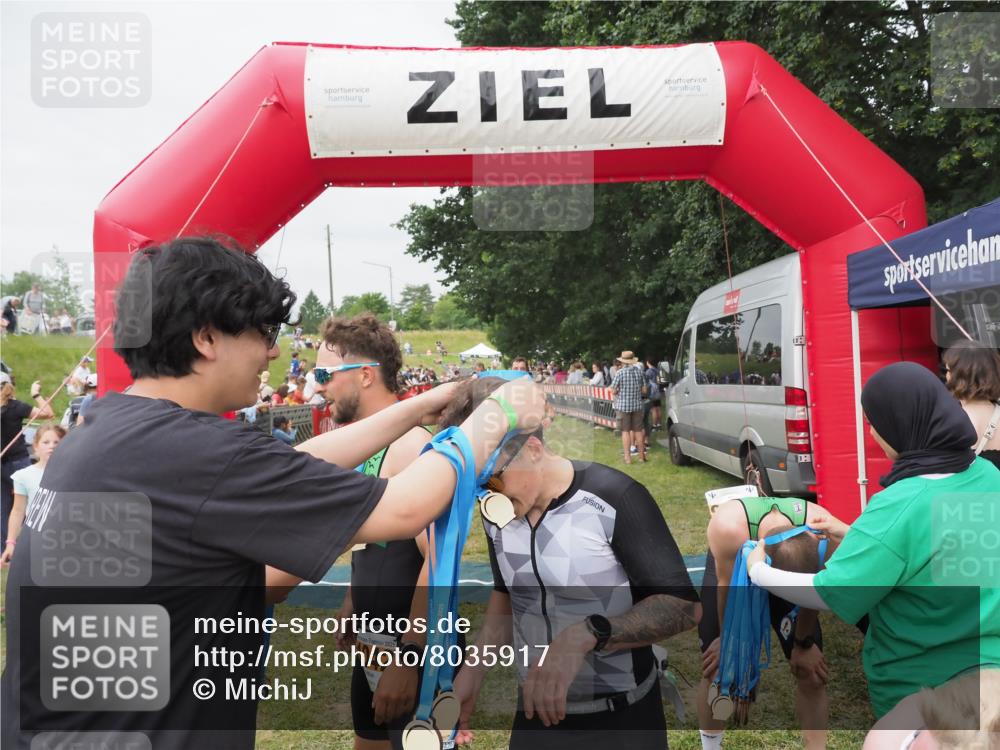 21.06.2025 - 27. Vierlanden-Triathlon MichiJ http://msf.ph/oto/8035917 15.06.2026 13:02:24 Ziel 73, 727, 755, 1009, 1039, 1041, 1042, 1043 meine-sportfotos.de