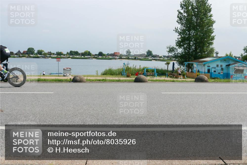 21.06.2025 - 27. Vierlanden-Triathlon H.Heesch http://msf.ph/oto/8035926 15.06.2025 11:44:57 Radfahren 746 meine-sportfotos.de