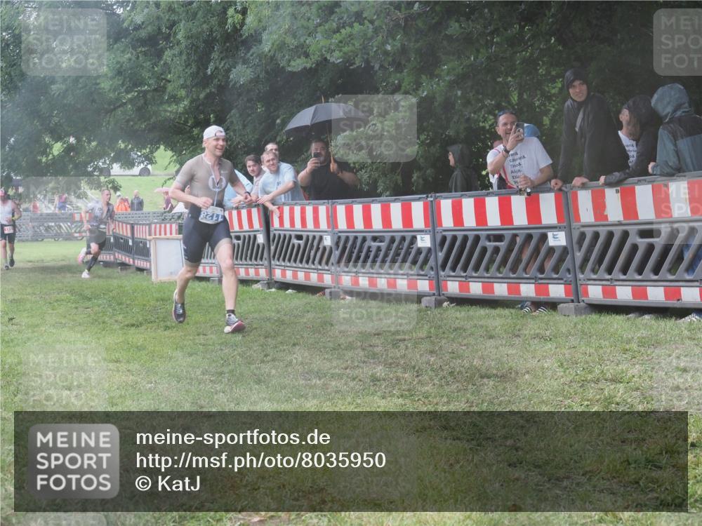 21.06.2025 - 27. Vierlanden-Triathlon KatJ http://msf.ph/oto/8035950 15.06.2025 13:53:08 Ziel 48, 1128 meine-sportfotos.de