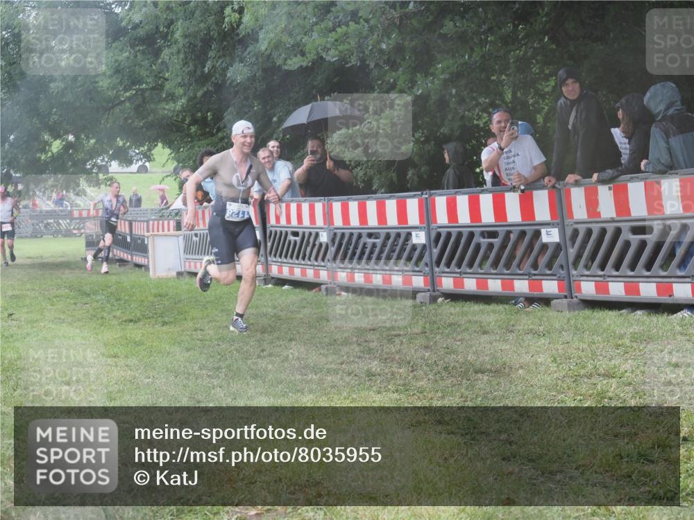 21.06.2025 - 27. Vierlanden-Triathlon KatJ http://msf.ph/oto/8035955 15.06.2025 13:53:08 Ziel 48, 1128 meine-sportfotos.de