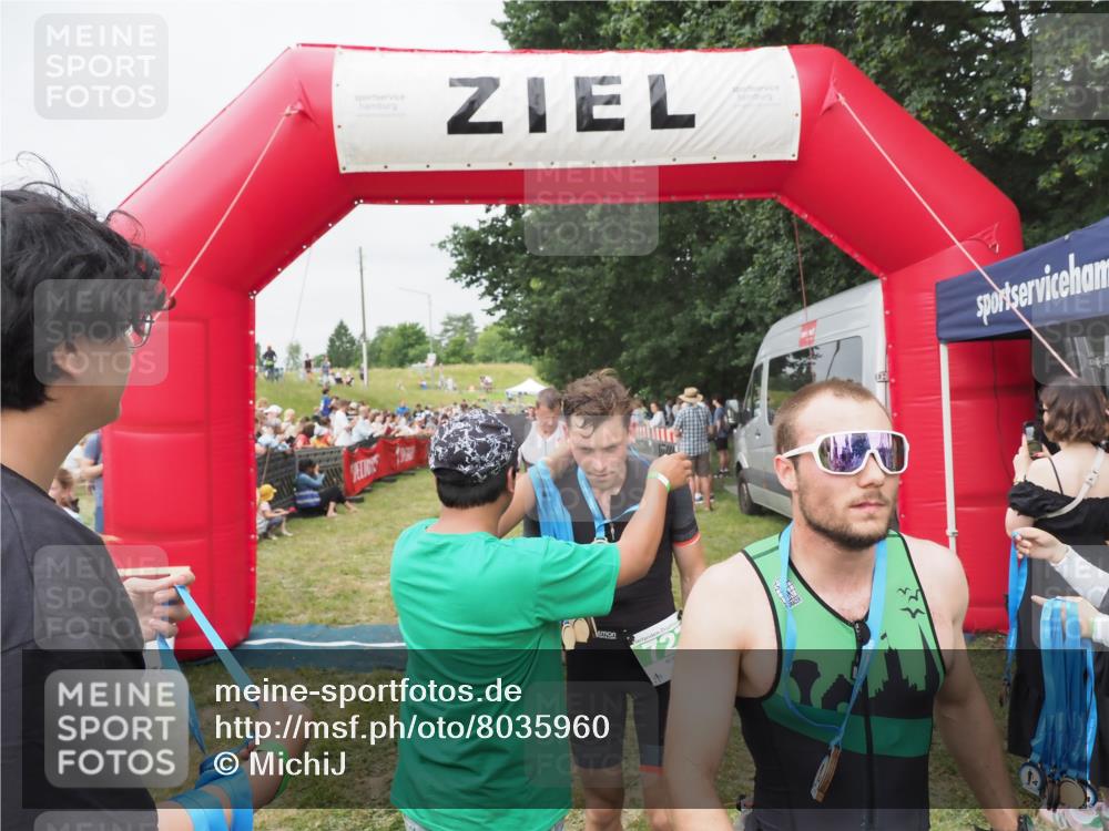 21.06.2025 - 27. Vierlanden-Triathlon MichiJ http://msf.ph/oto/8035960 15.06.2026 13:02:28 Ziel 73, 727, 1029, 1030, 1031, 1033 meine-sportfotos.de