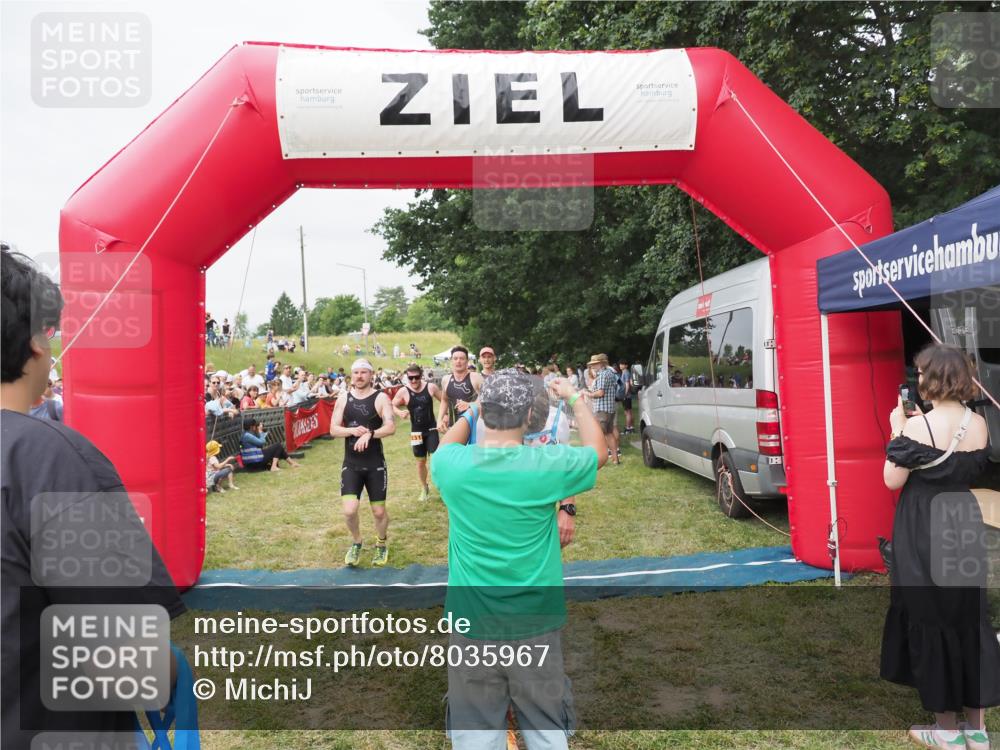 21.06.2025 - 27. Vierlanden-Triathlon MichiJ http://msf.ph/oto/8035967 15.06.2026 13:02:31 Ziel 73, 137, 727, 1029, 1030, 1031, 1033 meine-sportfotos.de