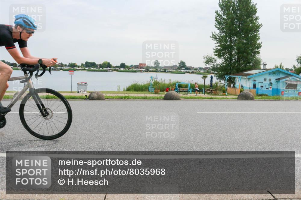 15.06.2025 - 27. Vierlanden-Triathlon H.Heesch http://msf.ph/oto/8035968 15.06.2025 10:47:10 Radfahren 143, 193, 370, 418 meine-sportfotos.de