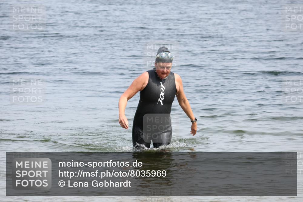 21.06.2025 - 27. Vierlanden-Triathlon Lena Gebhardt http://msf.ph/oto/8035969 15.06.2025 11:28:01 Schwimmen  meine-sportfotos.de