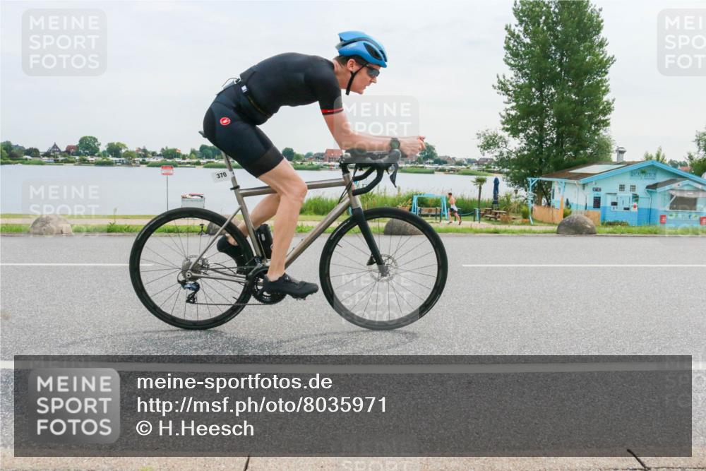 15.06.2025 - 27. Vierlanden-Triathlon H.Heesch http://msf.ph/oto/8035971 15.06.2025 10:47:10 Radfahren 143, 193, 370, 418 meine-sportfotos.de