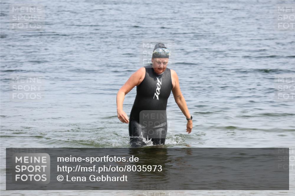 21.06.2025 - 27. Vierlanden-Triathlon Lena Gebhardt http://msf.ph/oto/8035973 15.06.2025 11:28:01 Schwimmen  meine-sportfotos.de