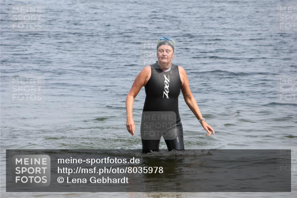 21.06.2025 - 27. Vierlanden-Triathlon Lena Gebhardt http://msf.ph/oto/8035978 15.06.2025 11:28:02 Schwimmen  meine-sportfotos.de