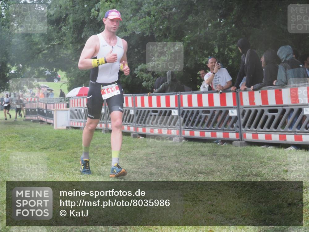 21.06.2025 - 27. Vierlanden-Triathlon KatJ http://msf.ph/oto/8035986 15.06.2025 13:53:18 Ziel 115, 885, 957 meine-sportfotos.de