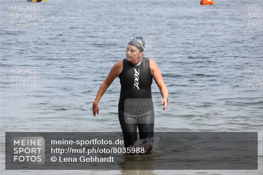 21.06.2025 - 27. Vierlanden-Triathlon Lena Gebhardt http://msf.ph/oto/8035988 15.06.2025 11:28:04 Schwimmen 883 meine-sportfotos.de