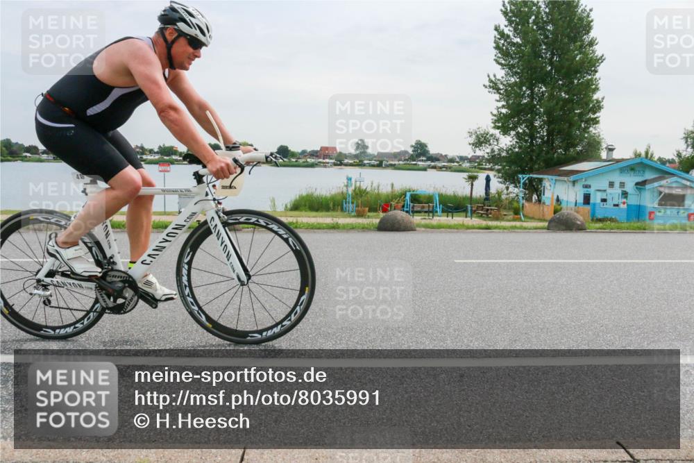15.06.2025 - 27. Vierlanden-Triathlon H.Heesch http://msf.ph/oto/8035991 15.06.2025 10:47:13 Radfahren 193, 296, 370, 406, 418 meine-sportfotos.de