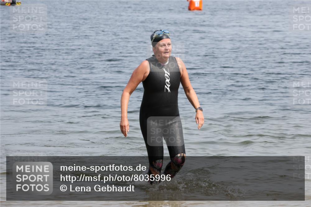 21.06.2025 - 27. Vierlanden-Triathlon Lena Gebhardt http://msf.ph/oto/8035996 15.06.2025 11:28:06 Schwimmen 883 meine-sportfotos.de