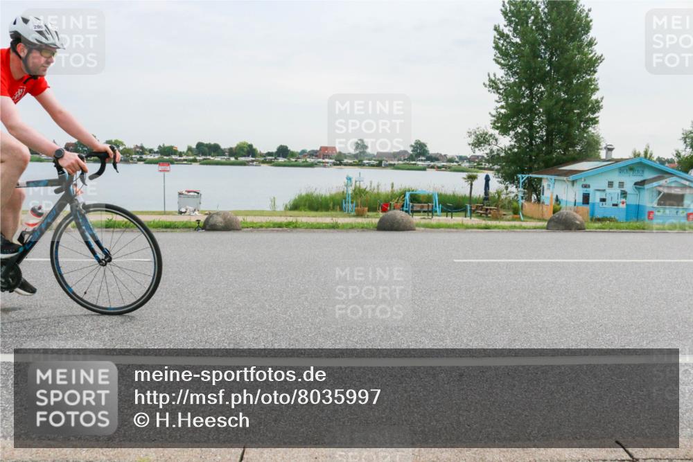 15.06.2025 - 27. Vierlanden-Triathlon H.Heesch http://msf.ph/oto/8035997 15.06.2025 10:47:16 Radfahren 83, 193, 296, 406, 418 meine-sportfotos.de
