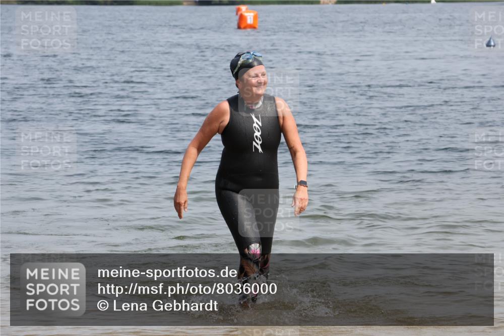 21.06.2025 - 27. Vierlanden-Triathlon Lena Gebhardt http://msf.ph/oto/8036000 15.06.2025 11:28:06 Schwimmen 883 meine-sportfotos.de