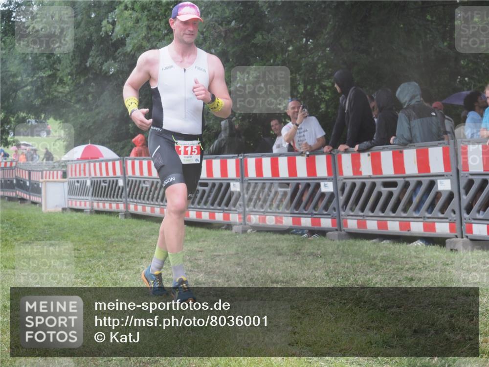 21.06.2025 - 27. Vierlanden-Triathlon KatJ http://msf.ph/oto/8036001 15.06.2025 13:53:18 Ziel 115, 885, 957 meine-sportfotos.de