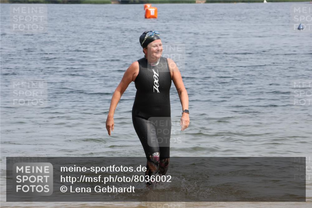 21.06.2025 - 27. Vierlanden-Triathlon Lena Gebhardt http://msf.ph/oto/8036002 15.06.2025 11:28:06 Schwimmen 883 meine-sportfotos.de