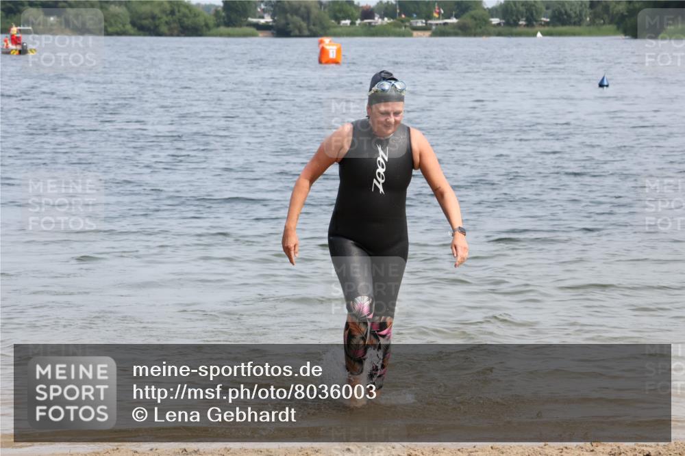 21.06.2025 - 27. Vierlanden-Triathlon Lena Gebhardt http://msf.ph/oto/8036003 15.06.2025 11:28:07 Schwimmen 883 meine-sportfotos.de