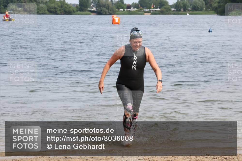 21.06.2025 - 27. Vierlanden-Triathlon Lena Gebhardt http://msf.ph/oto/8036008 15.06.2025 11:28:07 Schwimmen 883 meine-sportfotos.de
