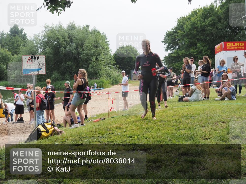 21.06.2025 - 27. Vierlanden-Triathlon KatJ http://msf.ph/oto/8036014 15.06.2025 11:20:55 Schwimmen 879, 892, 918, 924, 936, 941, 965 meine-sportfotos.de