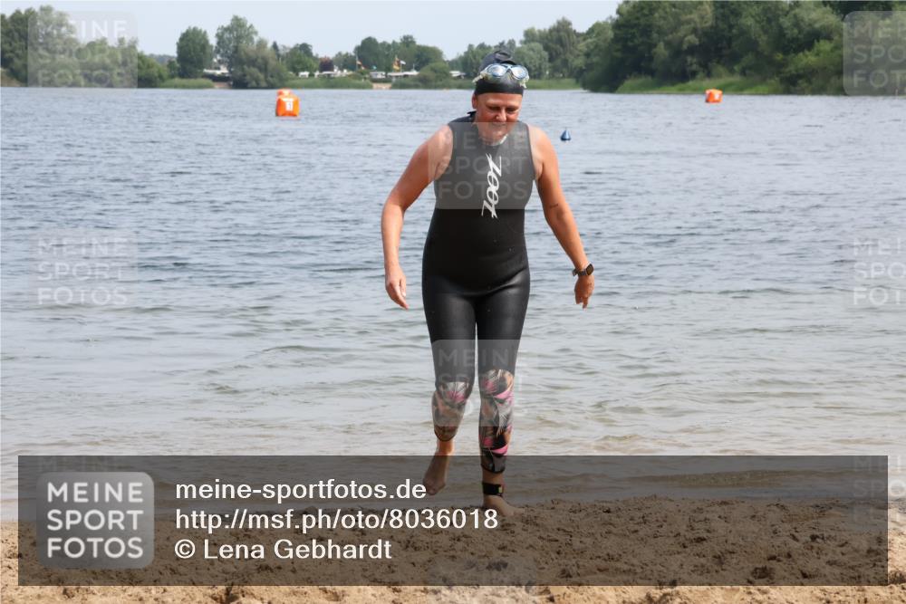 21.06.2025 - 27. Vierlanden-Triathlon Lena Gebhardt http://msf.ph/oto/8036018 15.06.2025 11:28:09 Schwimmen 883 meine-sportfotos.de
