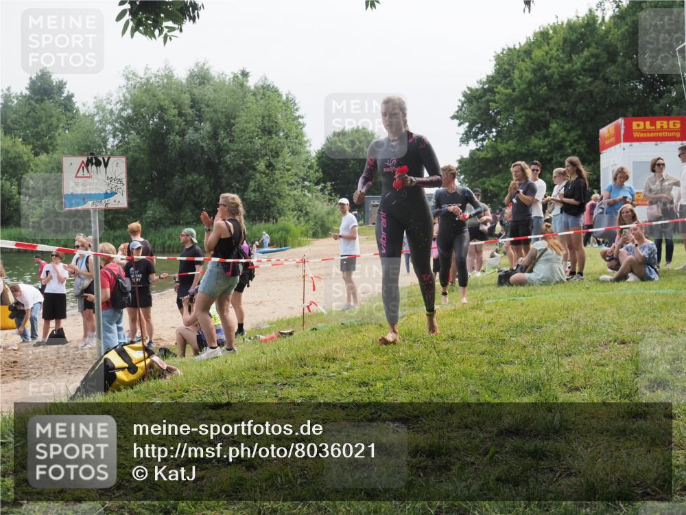 21.06.2025 - 27. Vierlanden-Triathlon KatJ http://msf.ph/oto/8036021 15.06.2025 11:20:56 Schwimmen 892, 918, 924, 936, 965 meine-sportfotos.de
