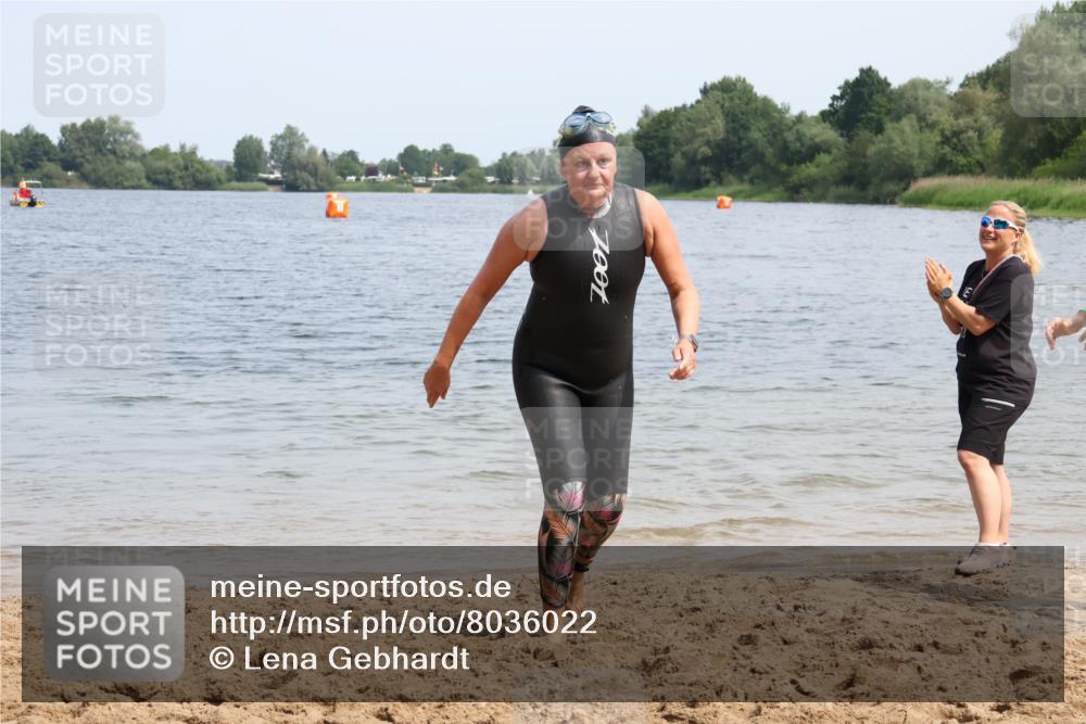 21.06.2025 - 27. Vierlanden-Triathlon Lena Gebhardt http://msf.ph/oto/8036022 15.06.2025 11:28:10 Schwimmen 883 meine-sportfotos.de