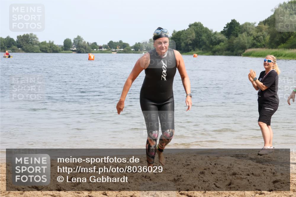 21.06.2025 - 27. Vierlanden-Triathlon Lena Gebhardt http://msf.ph/oto/8036029 15.06.2025 11:28:11 Schwimmen 883 meine-sportfotos.de
