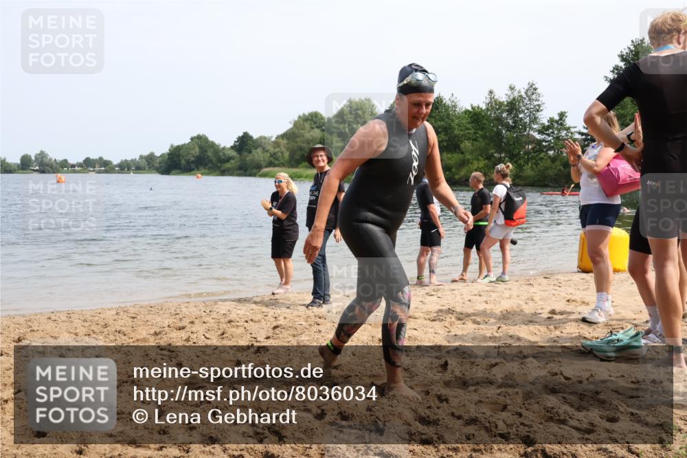 21.06.2025 - 27. Vierlanden-Triathlon Lena Gebhardt http://msf.ph/oto/8036034 15.06.2025 11:28:13 Schwimmen 883 meine-sportfotos.de