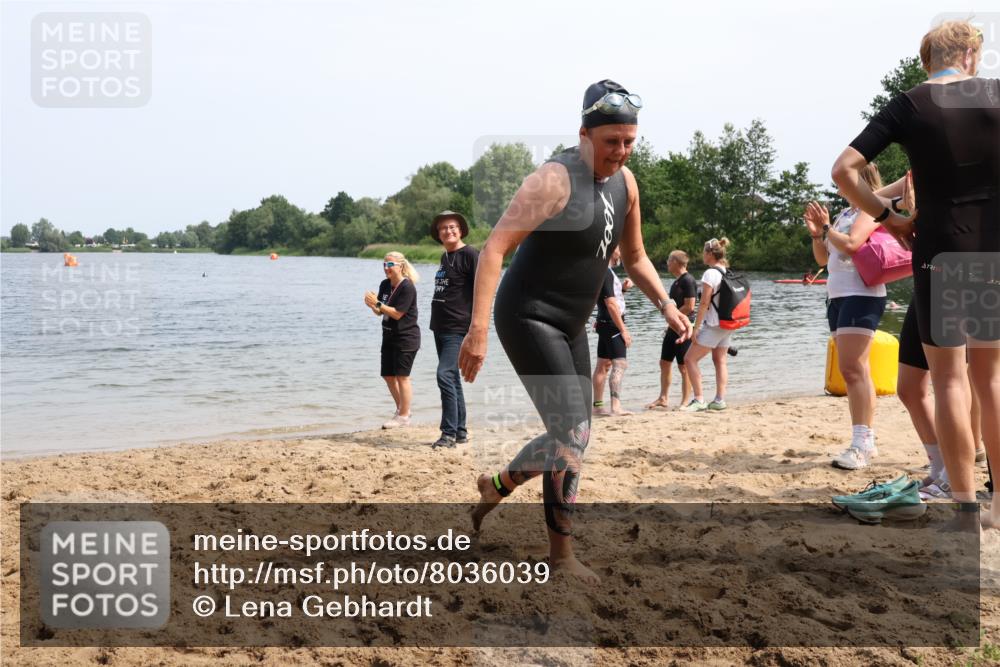 21.06.2025 - 27. Vierlanden-Triathlon Lena Gebhardt http://msf.ph/oto/8036039 15.06.2025 11:28:13 Schwimmen 883 meine-sportfotos.de