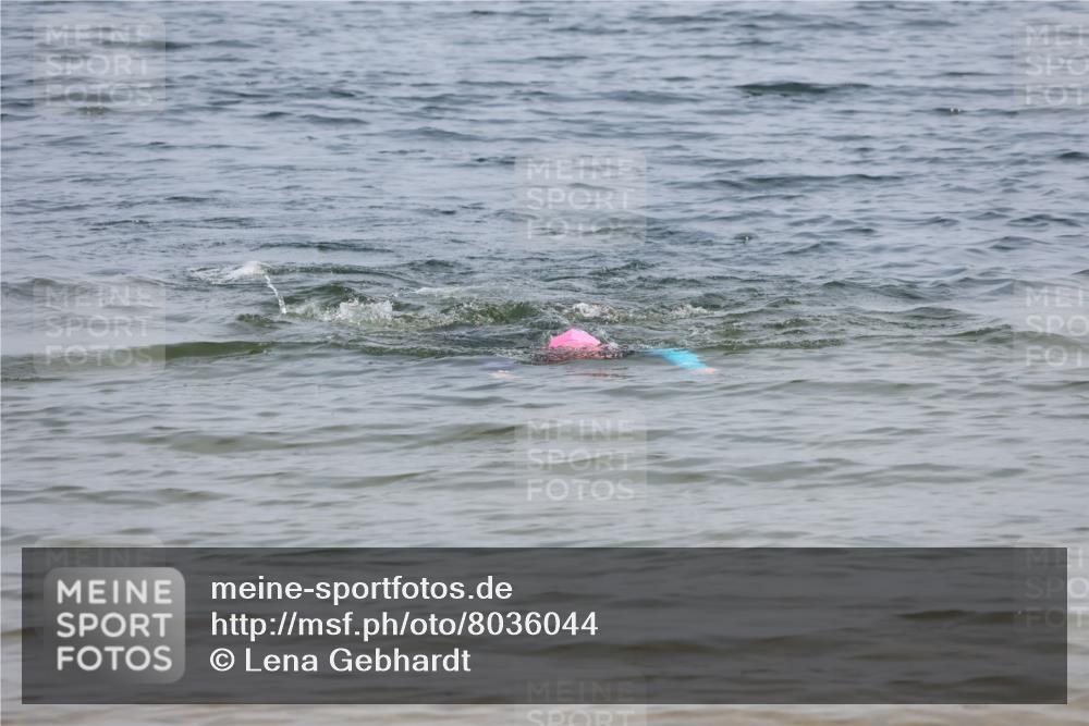 21.06.2025 - 27. Vierlanden-Triathlon Lena Gebhardt http://msf.ph/oto/8036044 15.06.2025 11:29:33 Schwimmen  meine-sportfotos.de