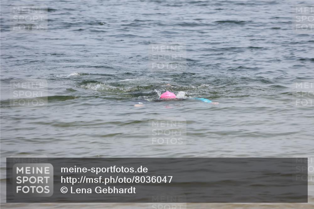 21.06.2025 - 27. Vierlanden-Triathlon Lena Gebhardt http://msf.ph/oto/8036047 15.06.2025 11:29:33 Schwimmen  meine-sportfotos.de
