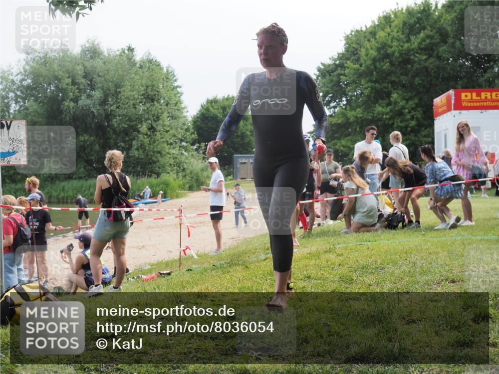 21.06.2025 - 27. Vierlanden-Triathlon KatJ http://msf.ph/oto/8036054 15.06.2025 11:21:00 Schwimmen 892, 918, 965 meine-sportfotos.de