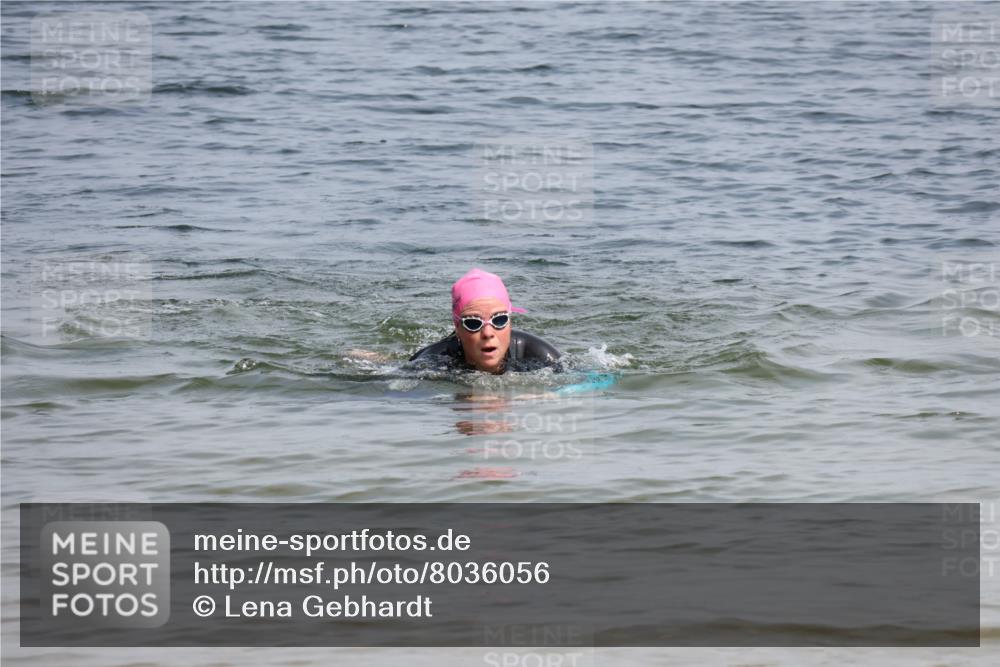 21.06.2025 - 27. Vierlanden-Triathlon Lena Gebhardt http://msf.ph/oto/8036056 15.06.2025 11:29:35 Schwimmen  meine-sportfotos.de