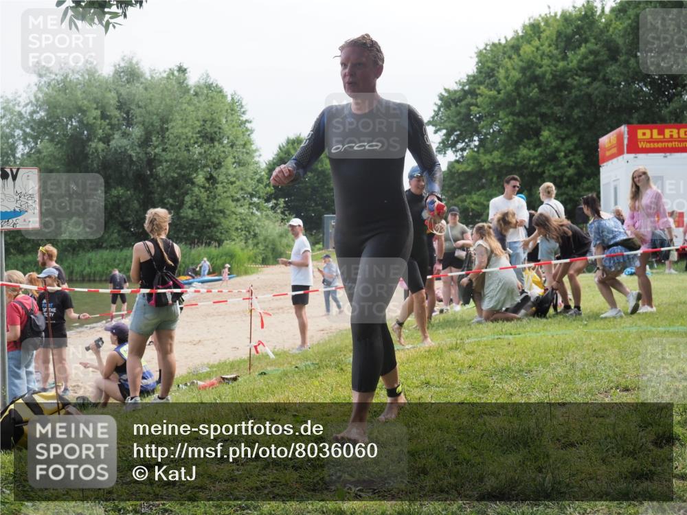 21.06.2025 - 27. Vierlanden-Triathlon KatJ http://msf.ph/oto/8036060 15.06.2025 11:21:00 Schwimmen 892, 918, 965 meine-sportfotos.de