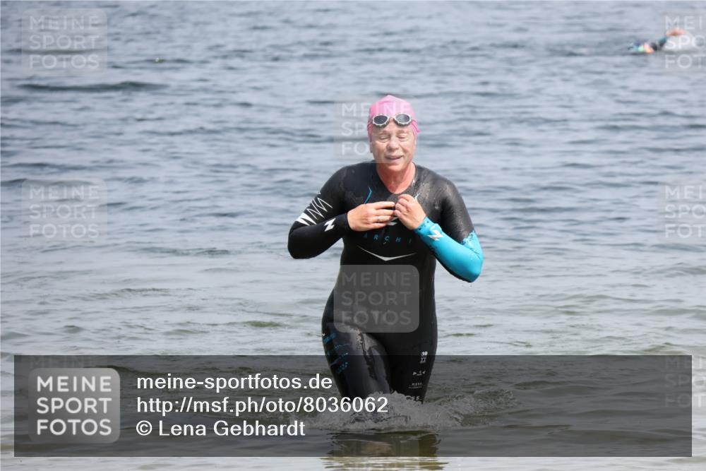 21.06.2025 - 27. Vierlanden-Triathlon Lena Gebhardt http://msf.ph/oto/8036062 15.06.2025 11:29:40 Schwimmen 937 meine-sportfotos.de
