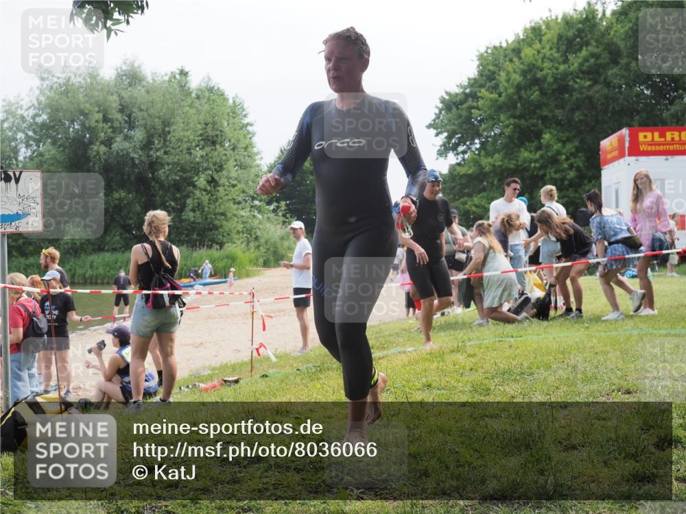 21.06.2025 - 27. Vierlanden-Triathlon KatJ http://msf.ph/oto/8036066 15.06.2025 11:21:00 Schwimmen 892, 918, 965 meine-sportfotos.de