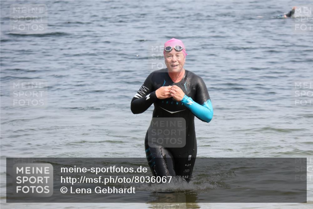 21.06.2025 - 27. Vierlanden-Triathlon Lena Gebhardt http://msf.ph/oto/8036067 15.06.2025 11:29:40 Schwimmen 937 meine-sportfotos.de