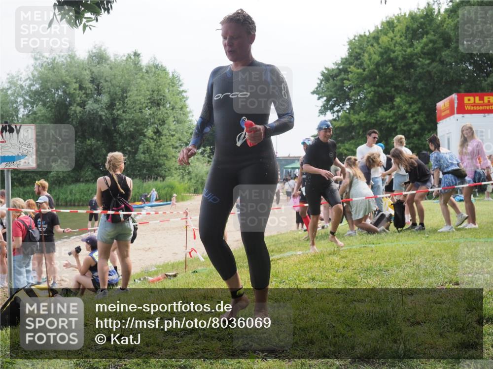 21.06.2025 - 27. Vierlanden-Triathlon KatJ http://msf.ph/oto/8036069 15.06.2025 11:21:00 Schwimmen 892, 918, 965 meine-sportfotos.de