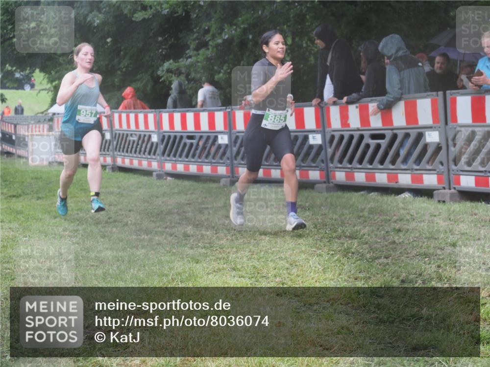 21.06.2025 - 27. Vierlanden-Triathlon KatJ http://msf.ph/oto/8036074 15.06.2025 13:53:26 Ziel 653, 885, 957 meine-sportfotos.de