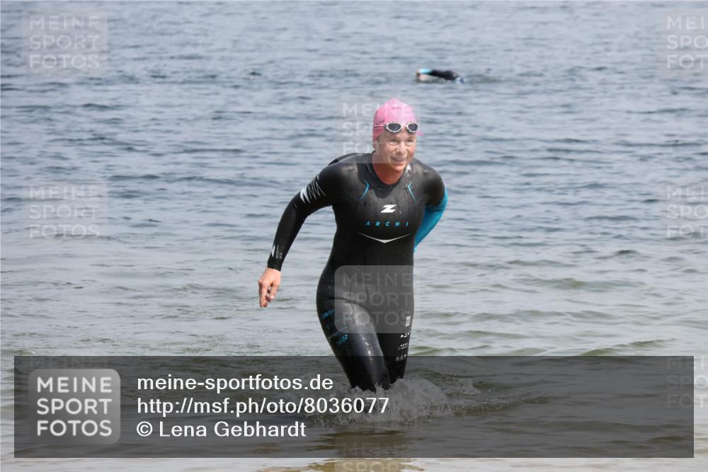 21.06.2025 - 27. Vierlanden-Triathlon Lena Gebhardt http://msf.ph/oto/8036077 15.06.2025 11:29:41 Schwimmen 937 meine-sportfotos.de