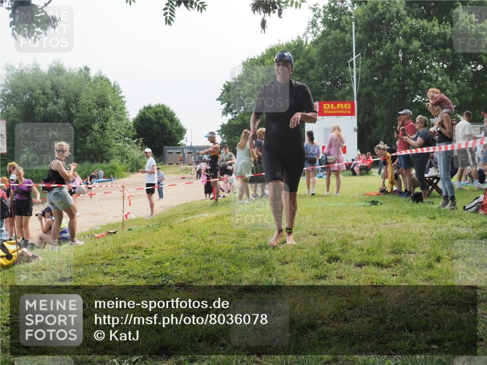 21.06.2025 - 27. Vierlanden-Triathlon KatJ http://msf.ph/oto/8036078 15.06.2025 11:21:03 Schwimmen 892, 918, 965 meine-sportfotos.de