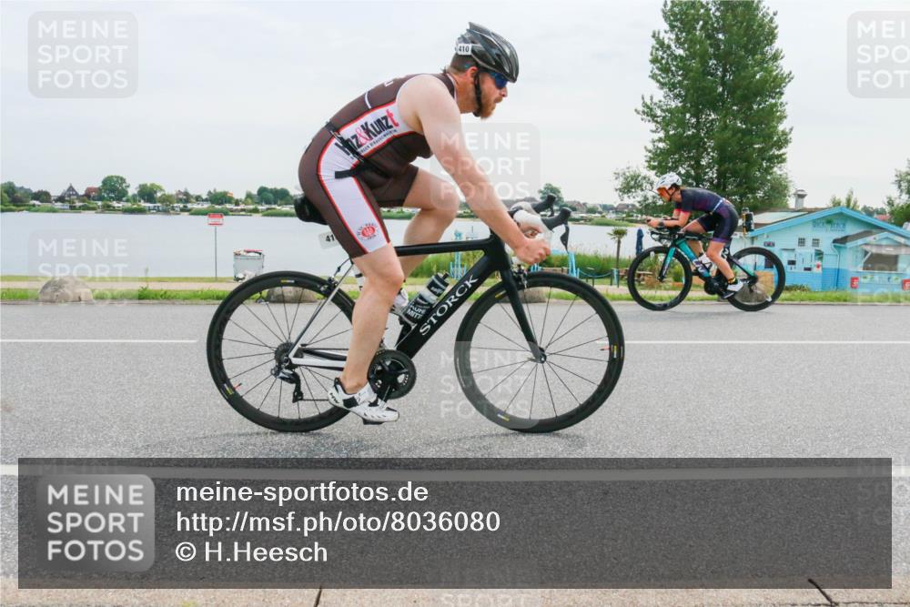 15.06.2025 - 27. Vierlanden-Triathlon H.Heesch http://msf.ph/oto/8036080 15.06.2025 10:47:32 Radfahren 114, 152, 228, 410, 414 meine-sportfotos.de